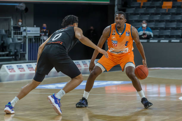 项排名仍居 项排名仍居